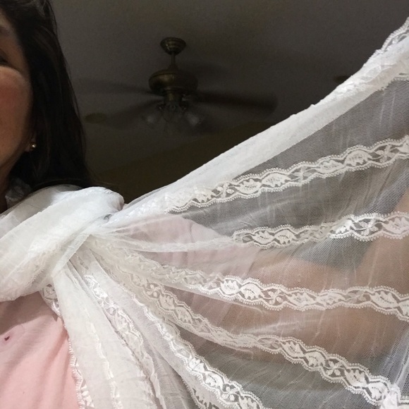 MY EXCLUSIVE one of a kind lace scarf classic! - Picture 4 of 4